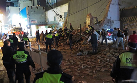 Se derrumba un antiguo edificio en Argentina Más de tres fallecidos por el derrumbe de edificio en Argentina
